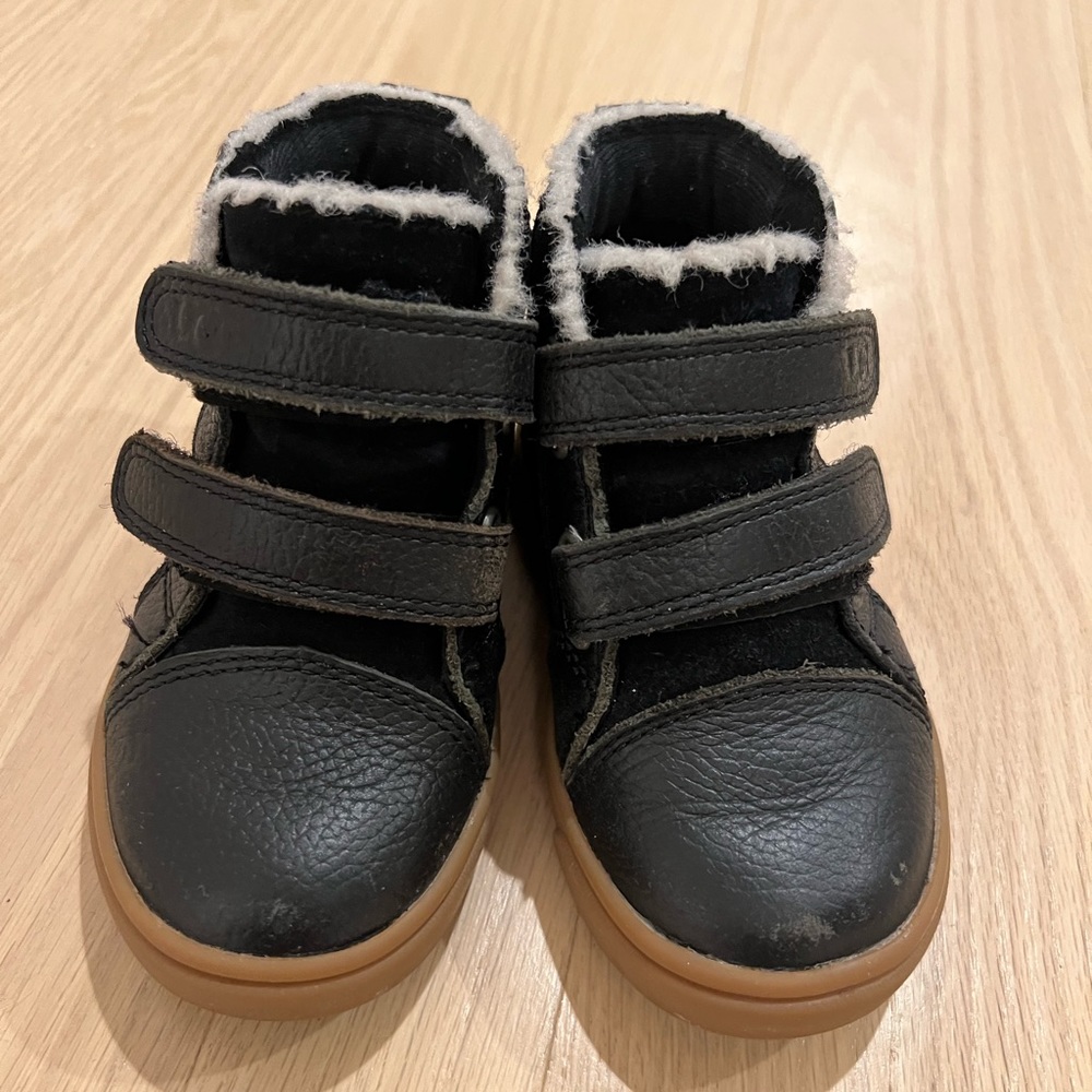 Toddler Boy black Ugg Boots size 6